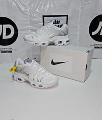 Image 4 of White/!Silver tns