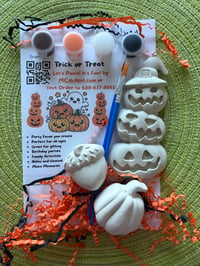Item 1000, 1 Trio-Jack O' Lantern + 1 Pumpkin w/stem + 1 Acorn