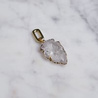 HMBD BEADS WHITE QUARTZ ARROW