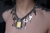 Image 2 of Chainmail neck chain with keys and hearts 