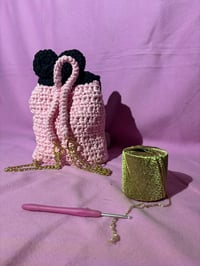 Image 2 of 🐭💗 Sac à dos en crochet fait main – Modèle souris rose et noir