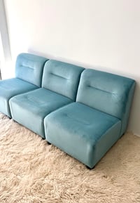Image 2 of SET DE TRES SILLONES AZULES, AÑOS 80
