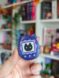 Image 2 of Llavero clicker tamagotchi gato purpurina