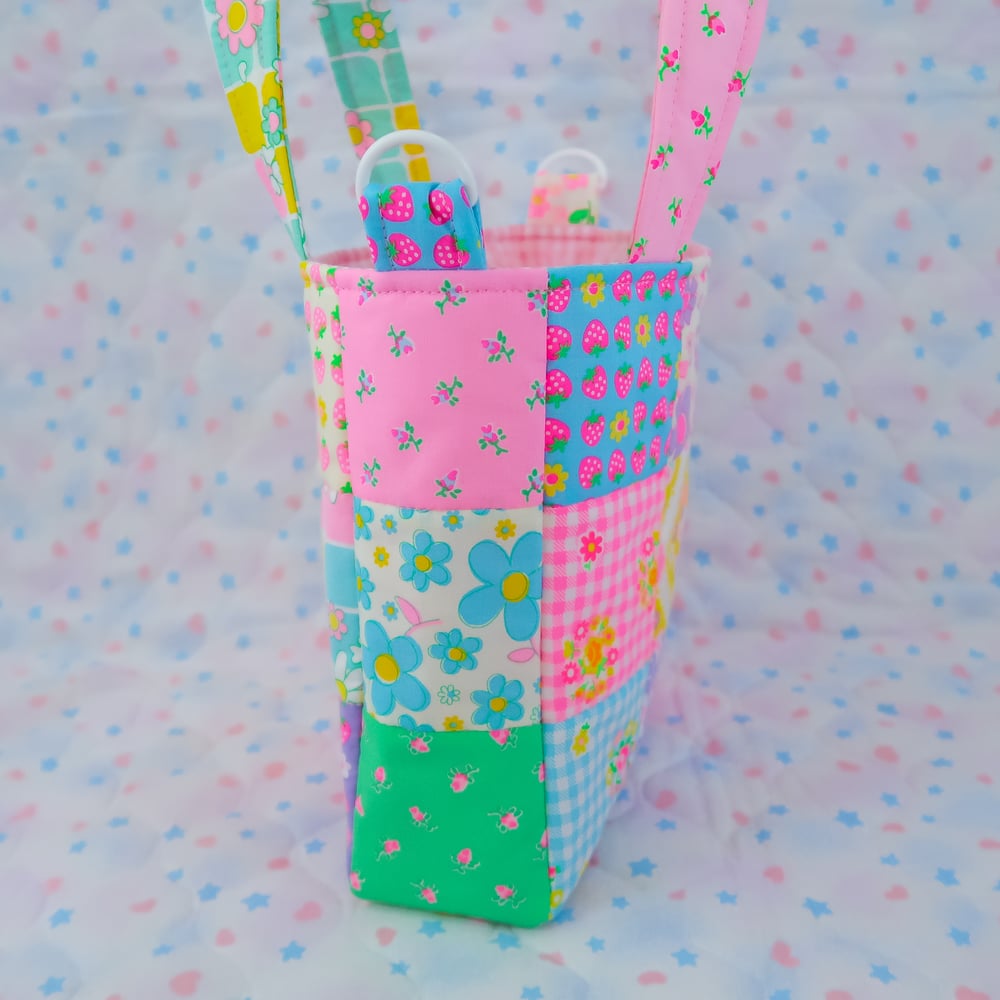Quilted Shoulder Tote Bag: 02