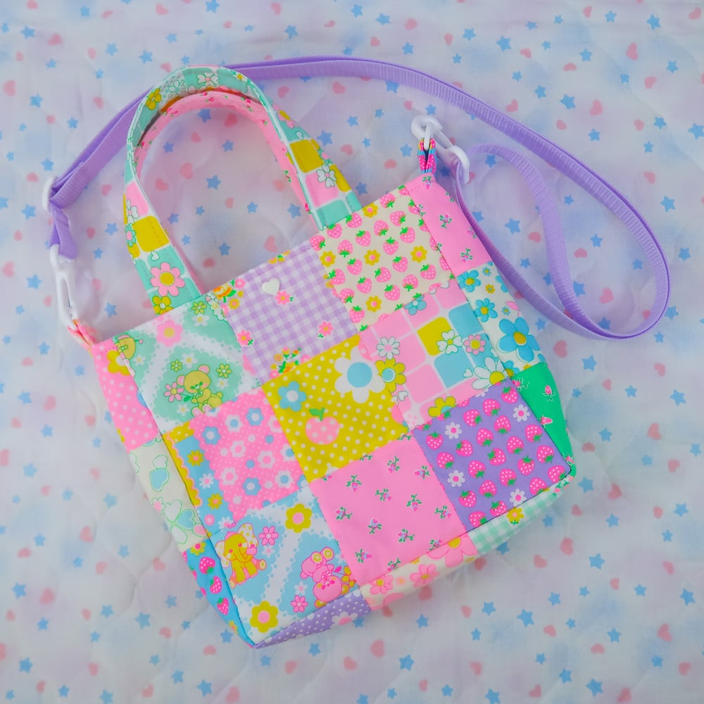 Quilted Shoulder Tote Bag: 02