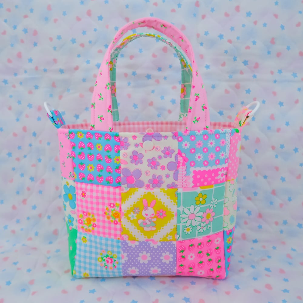 Quilted Shoulder Tote Bag: 02
