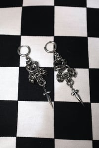 Bommy Earrings