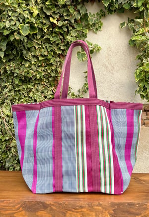 Image of MAXI BOLSO DE PLAYA BURDEOS Y FUCSIA