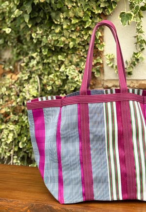 Image of MAXI BOLSO DE PLAYA BURDEOS Y FUCSIA