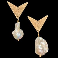 MOON RAY Earring x Baroque Pearl. Normal Price 1.900.- NOW: