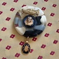 Image 2 of Broche « APOPIS »