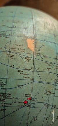Image 7 of Globe terrestre vintage tripode doré, lumineux, CartesTaride, années 60