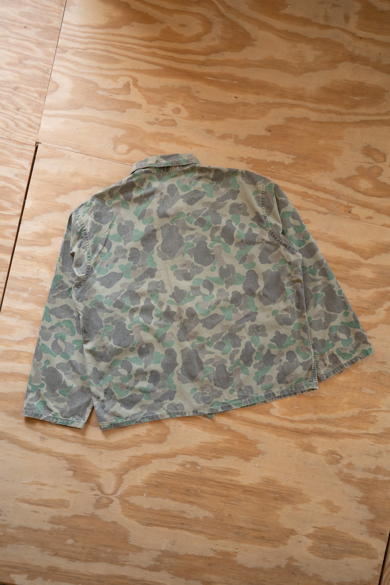 Image of Vintage 13 Star Button Duck Camo Hunting Jacket