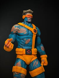 Image 1 of 001/001 BATTLE DAMAGE EYECLOPS RESIN ART TOY