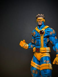 Image 1 of 001/001 BATTLE DAMAGE COMIC EYECLOPS RESIN ART TOY