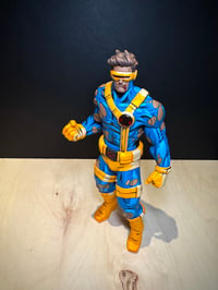 Image 3 of 001/001 BATTLE DAMAGE COMIC EYECLOPS RESIN ART TOY