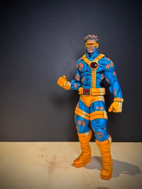 Image 2 of 001/001 BATTLE DAMAGE COMIC EYECLOPS RESIN ART TOY
