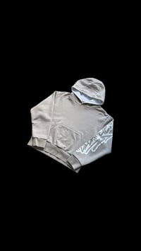 GREY HOODIE. 