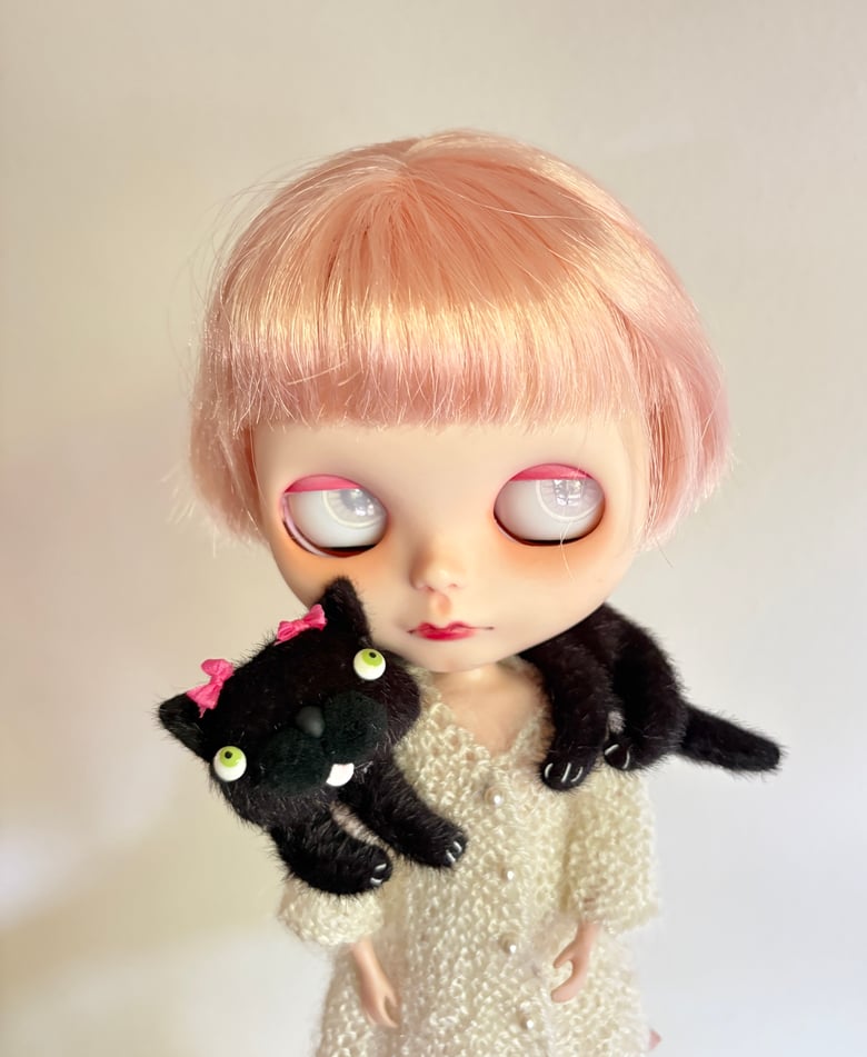 Image of Lazy Black Cat Scarf for Blythe Dolls 