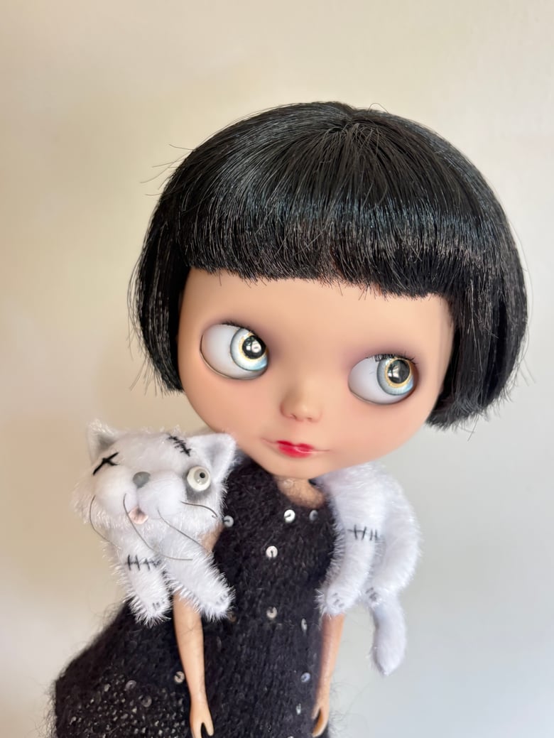Image of Lazy Zombie Cat Scarf for Blythe Dolls 