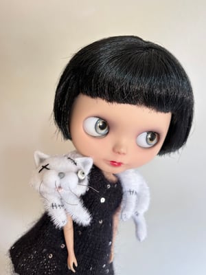 Image of Lazy Zombie Cat Scarf for Blythe Dolls 