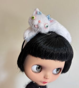 Image of Lazy Cat Headband for Blythe Dolls in White