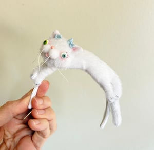 Image of Lazy Cat Headband for Blythe Dolls in White