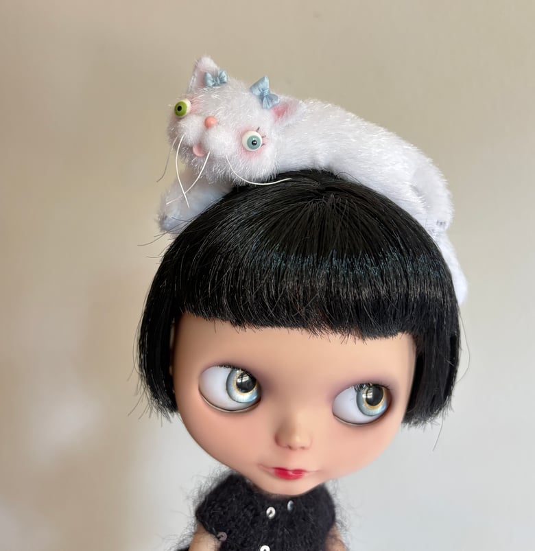 Image of Lazy Cat Headband for Blythe Dolls in White
