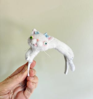 Image of Lazy Cat Headband for Blythe Dolls in White