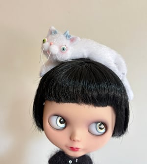 Image of Lazy Cat Headband for Blythe Dolls in White