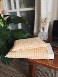 Image 3 of Housse de livre · vichy jaune & orange