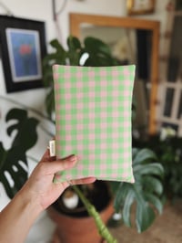 Image 1 of Housse de livre · vichy vert & rose
