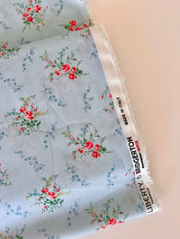 Image 4 of Bikini en Liberty Fabrics Bridgerton Tana Lawn Garden Blooms