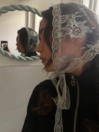 Image 3 of Bandana gris dentelle