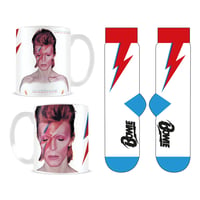 Image 3 of David Bowie (Aladdin Sane) Mug & Socks Set