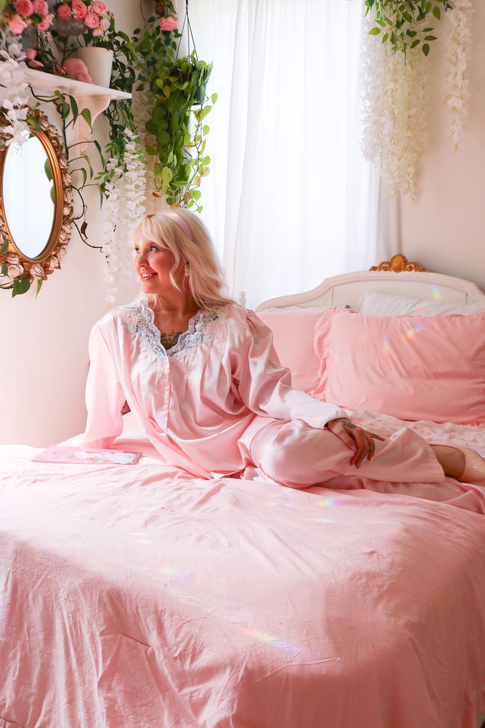 Vintage 1980s Lindsey Blake Silky Pink PJ Set with Floral Details (Large)