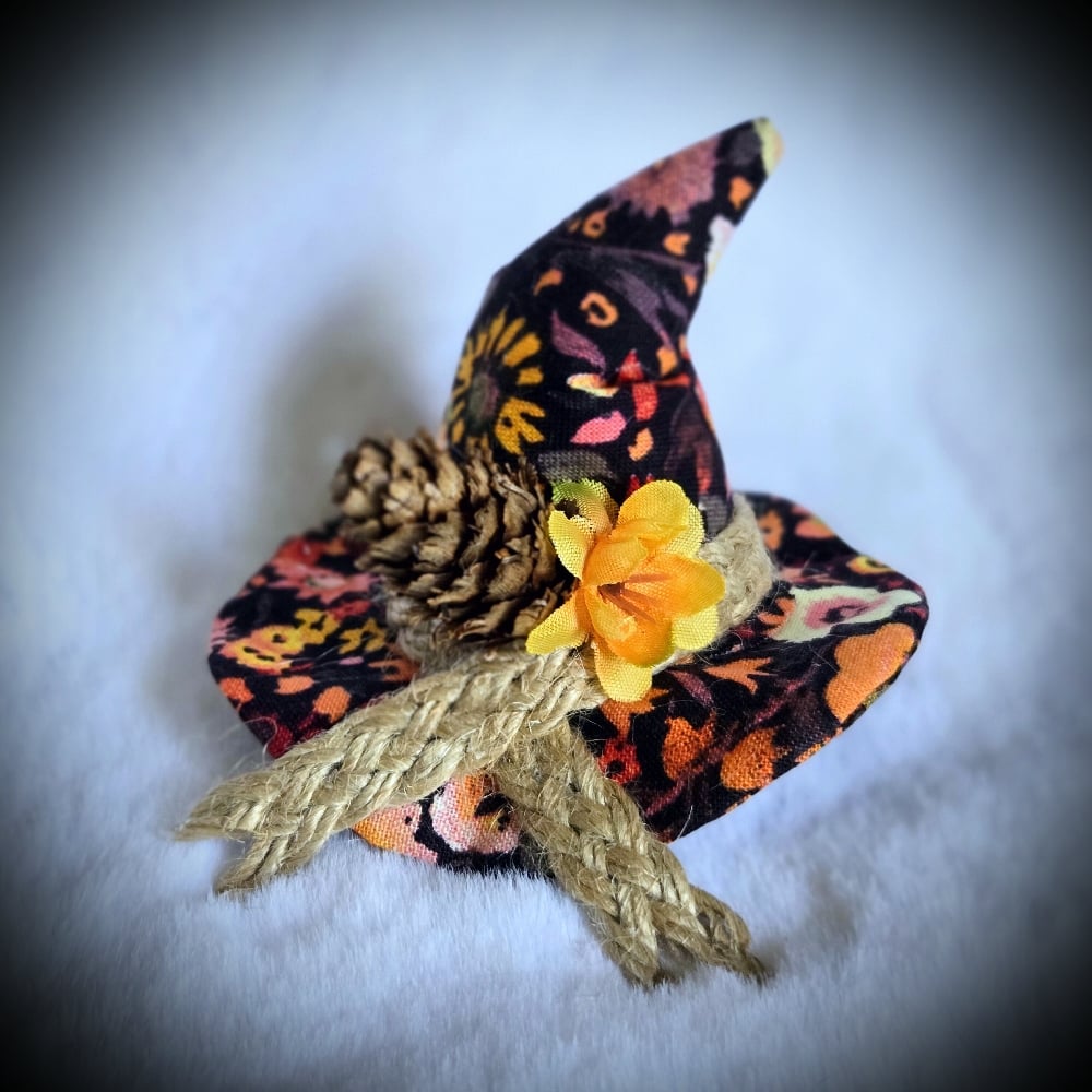 Image of Autumn Witch Hat Clip