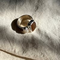 Image 4 of AMBER/PEARL ARMOUR RING (Q ½)