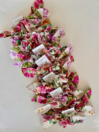 Image 2 of Bikini en Liberty Fabrics Bridgerton Tana Lawn® Bow 