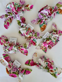 Image 3 of Bikini en Liberty Fabrics Bridgerton Tana Lawn® Bow 