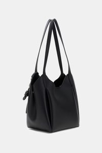Image 2 of Bolso Cubo Melody Guess