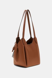 Image 2 of Bolso cubo Melody  camel Guess 