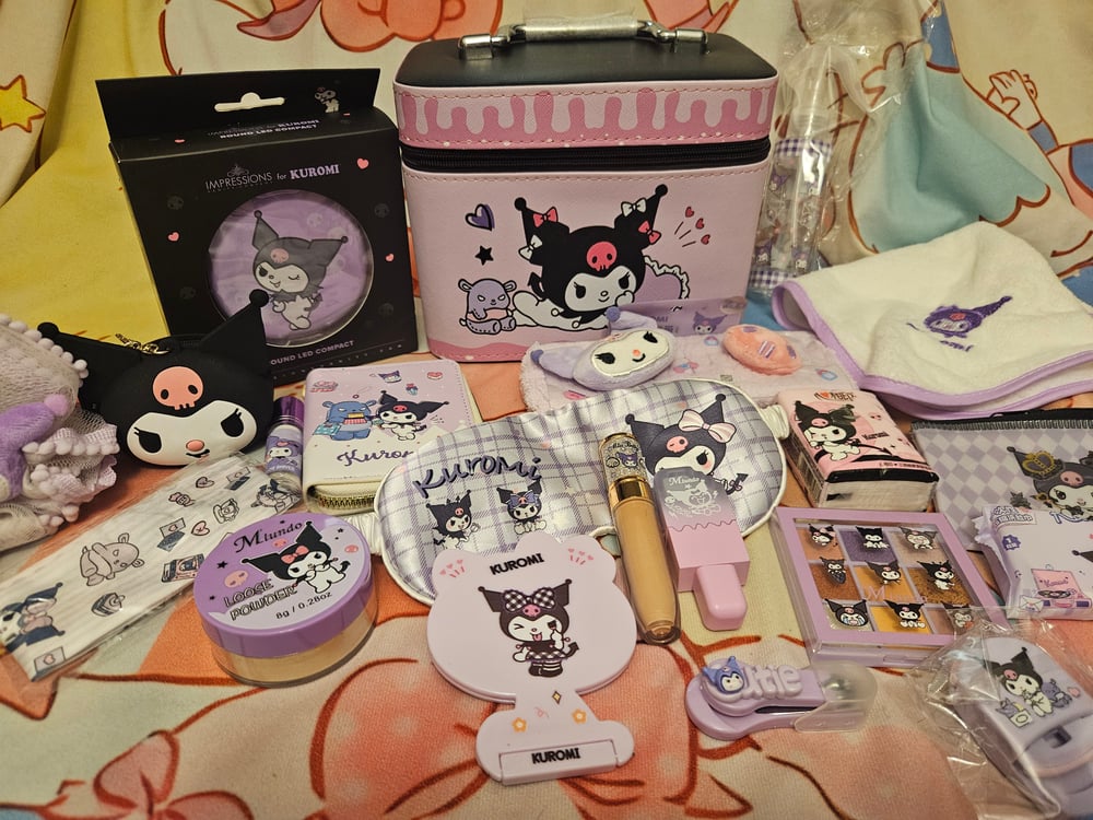 Image of Kuromi Makeup Box Bundle 