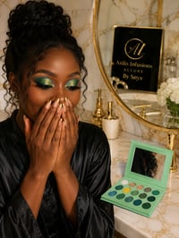 Image 2 of The green shadow pallet