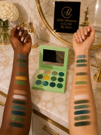Image 3 of The green shadow pallet
