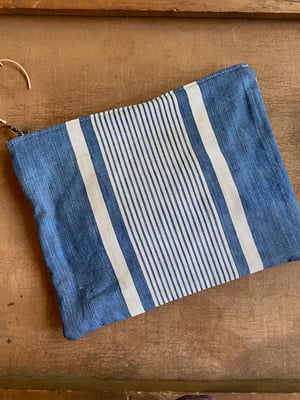 Image of two sails pouch