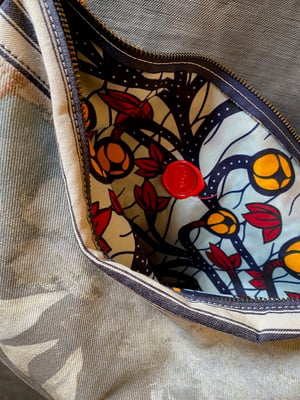 Image of white sails bag