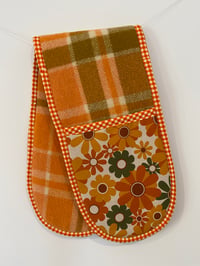 Image 3 of Daisy Oven Mitt 