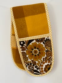 Image 2 of Brown Flower Oven Mitt