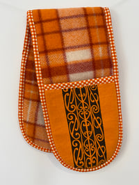 Image 2 of Maori Design Oven Mitt 